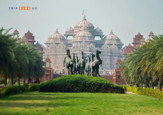 Akshardham Temple Best Place to Visit in Delhi with friends