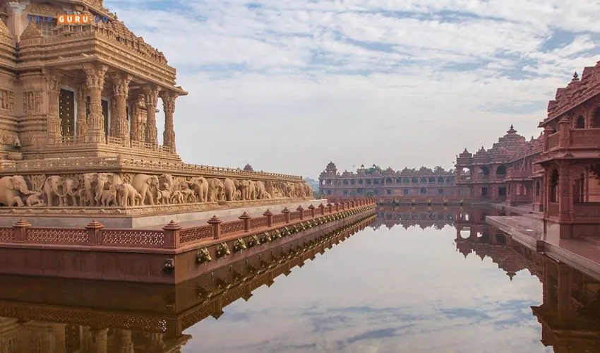 Narayan Sarovar in akshardham