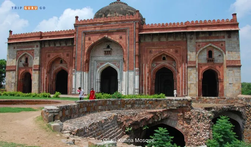 Qila-i-Kuhna Mosque in Purana Quila