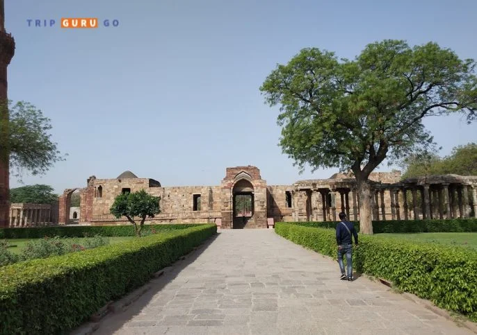 Qutb Minar park photo