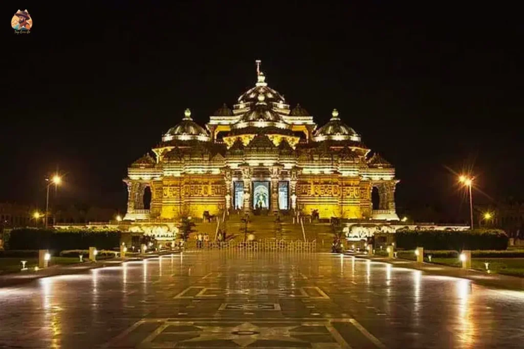 Akshardham Temple Delhi on a peaceful spiritual visit during Janmashtami season
