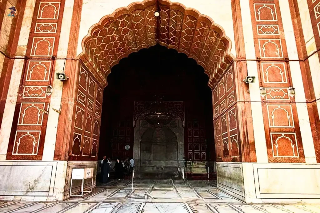 Arches and courtyard of Jama Masjid Delhi architecture