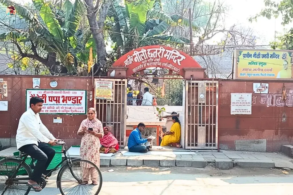 Devotees and tourists outside Neeli Chhatri Mandir Delhi near Yamuna Bazaar and Nigambodh Ghat