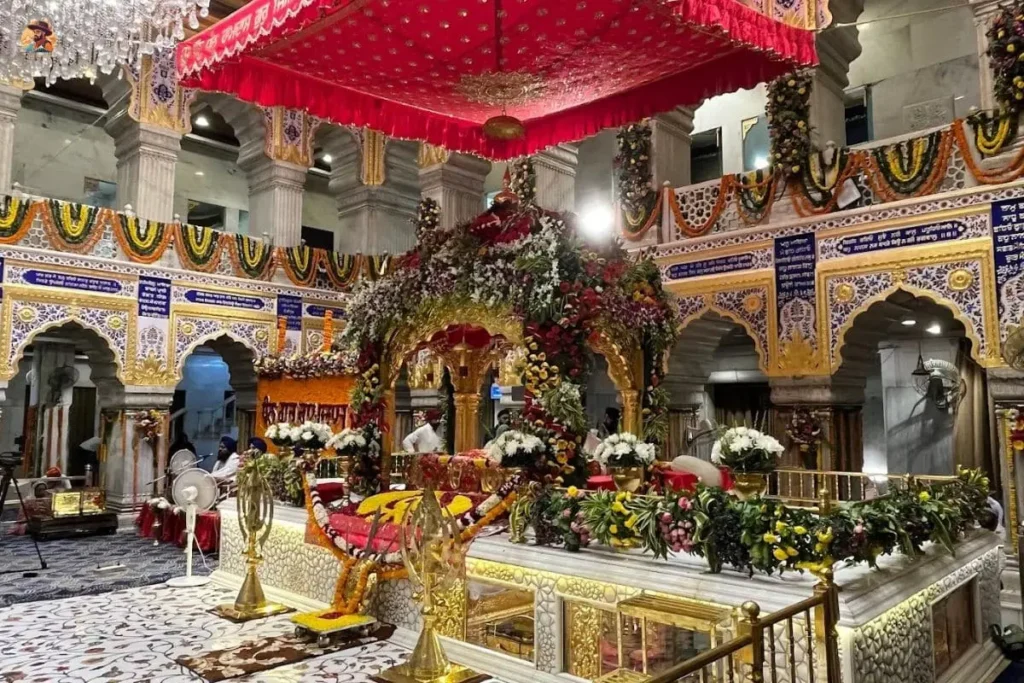 Gurudwara Sis Ganj Sahib Delhi image internal view