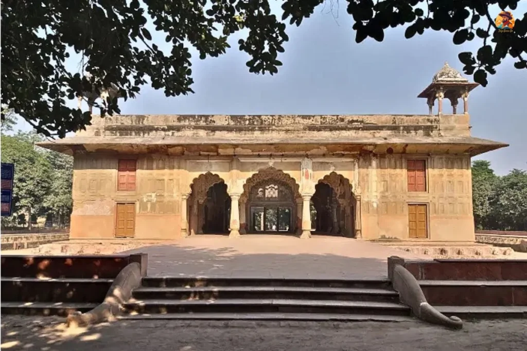 Roshanara Garden tomb photo
