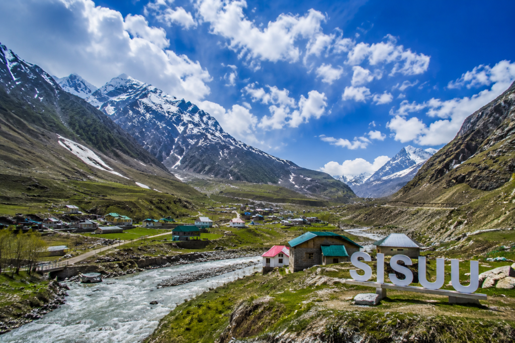 snowfall in Sissu, Himachal Pradesh
