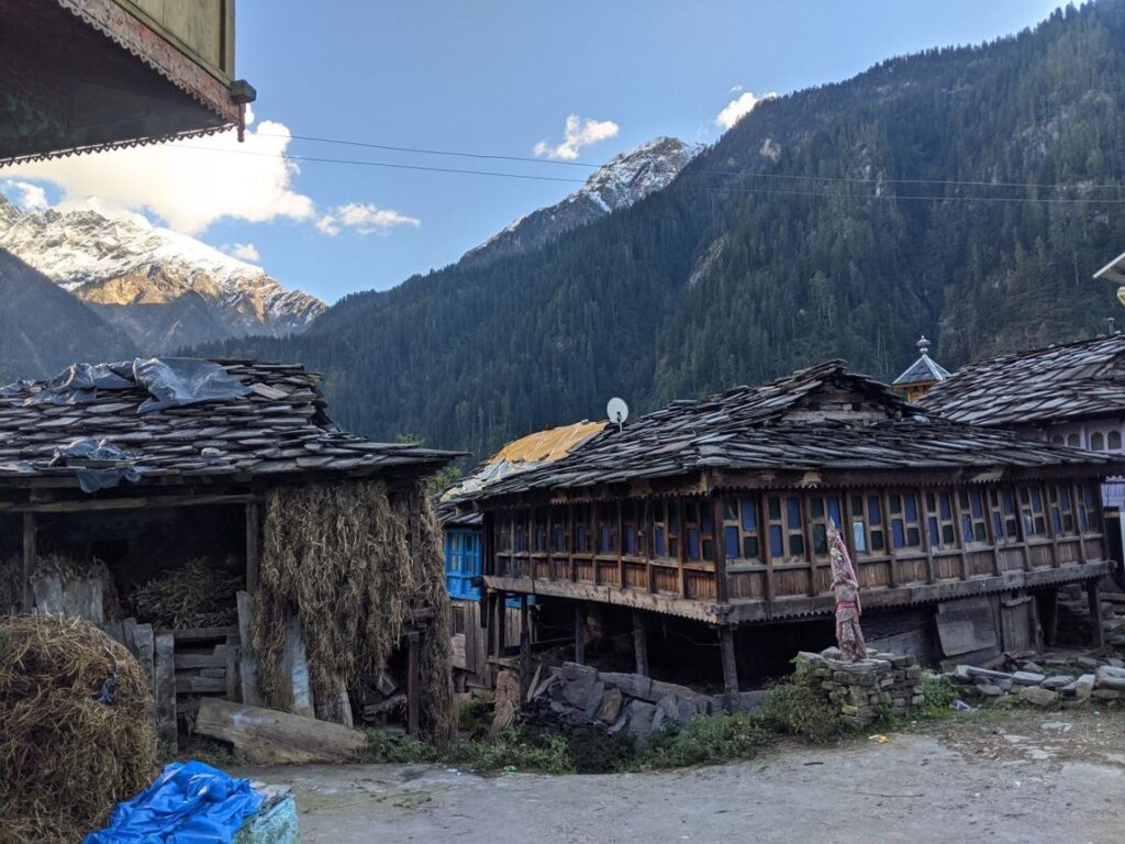 Old Manali: The Café, Backpacker & Riverside Side of Manali