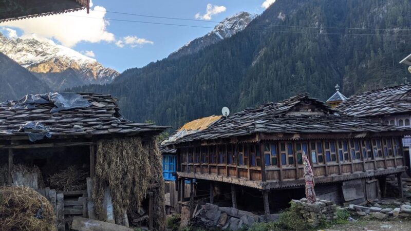 Old Manali: The Café, Backpacker & Riverside Side of Manali