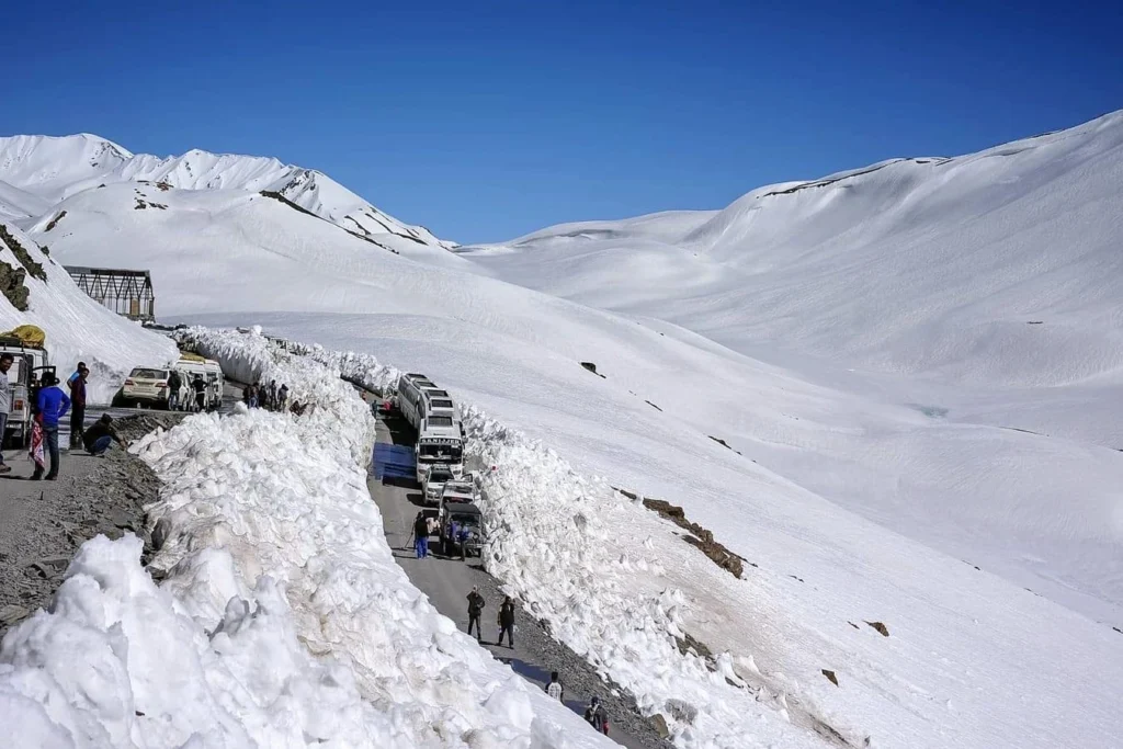 Best Time to Visit Rohtang Pass for Snowfall, Adventure, and Family Trips