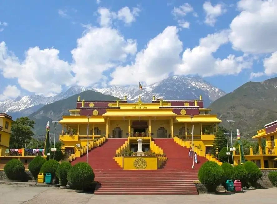 How to Reach McLeodganj from Delhi